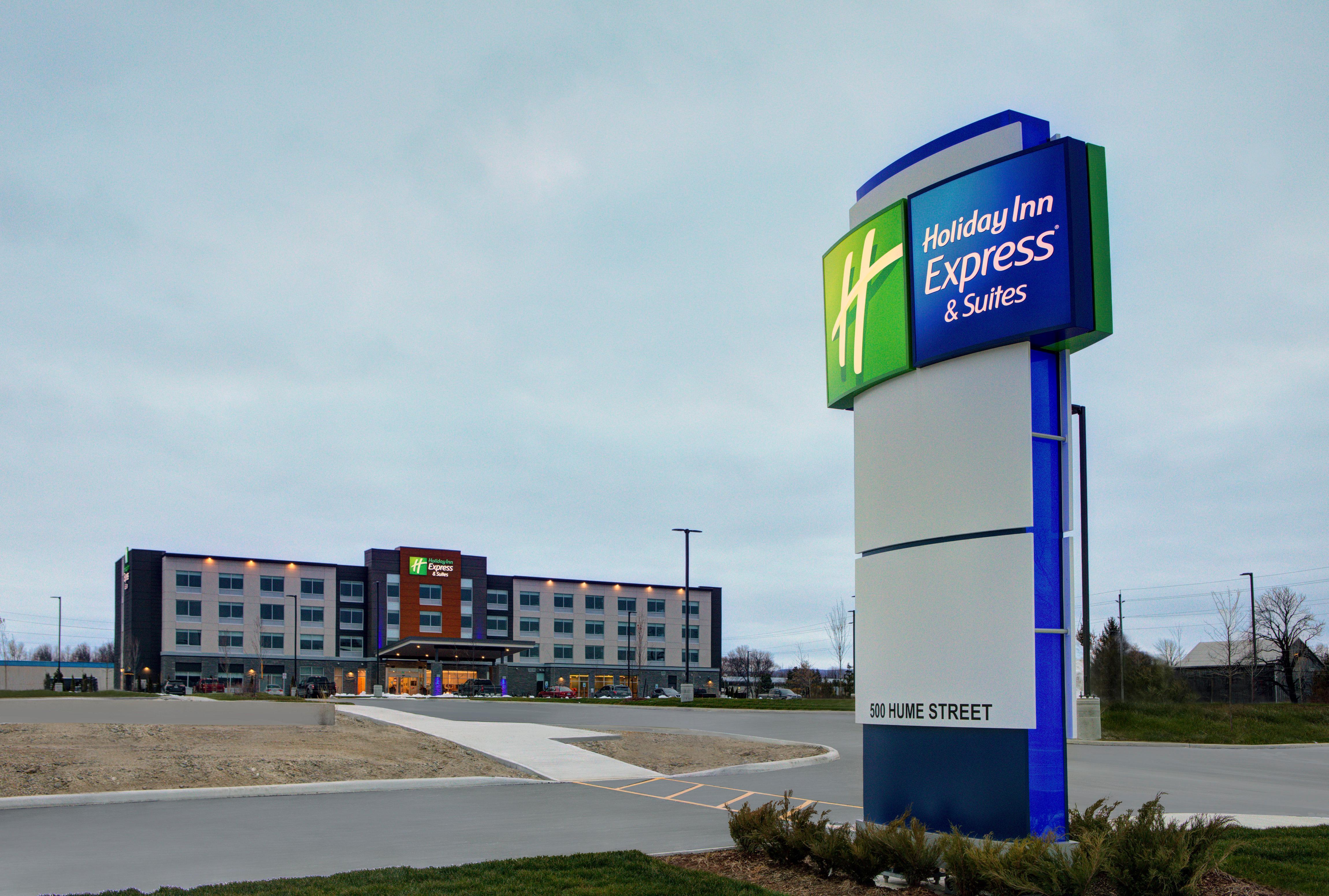 Holiday Inn Express & Suites - Collingwood Exterior foto
