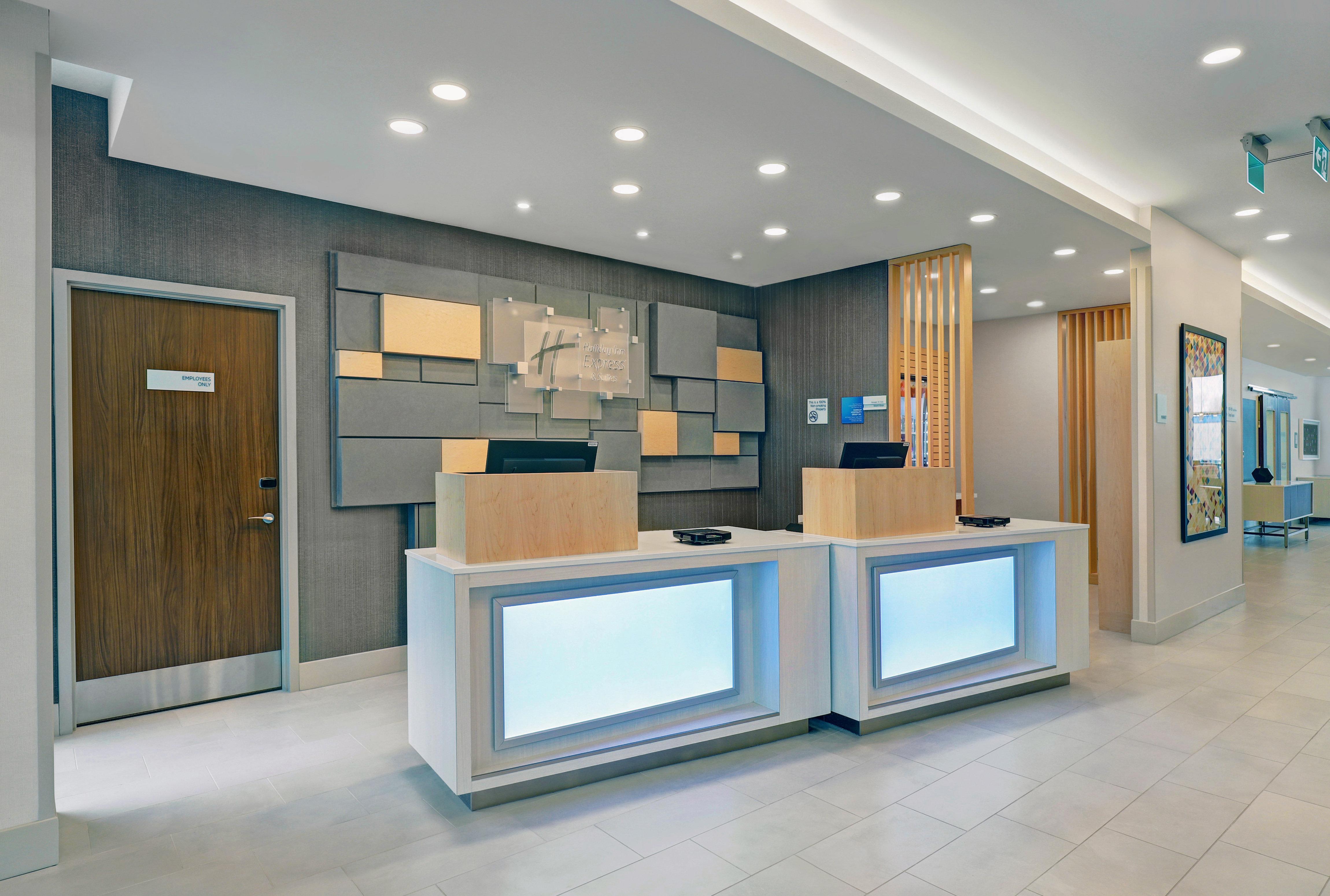 Holiday Inn Express & Suites - Collingwood Exterior foto